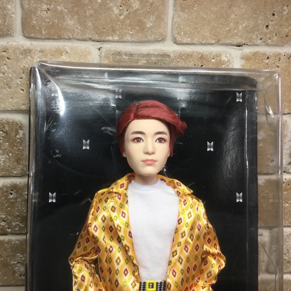 New BTS X MATTEL FASHION DOLL JUNG KOOK - Picture 2 of 4